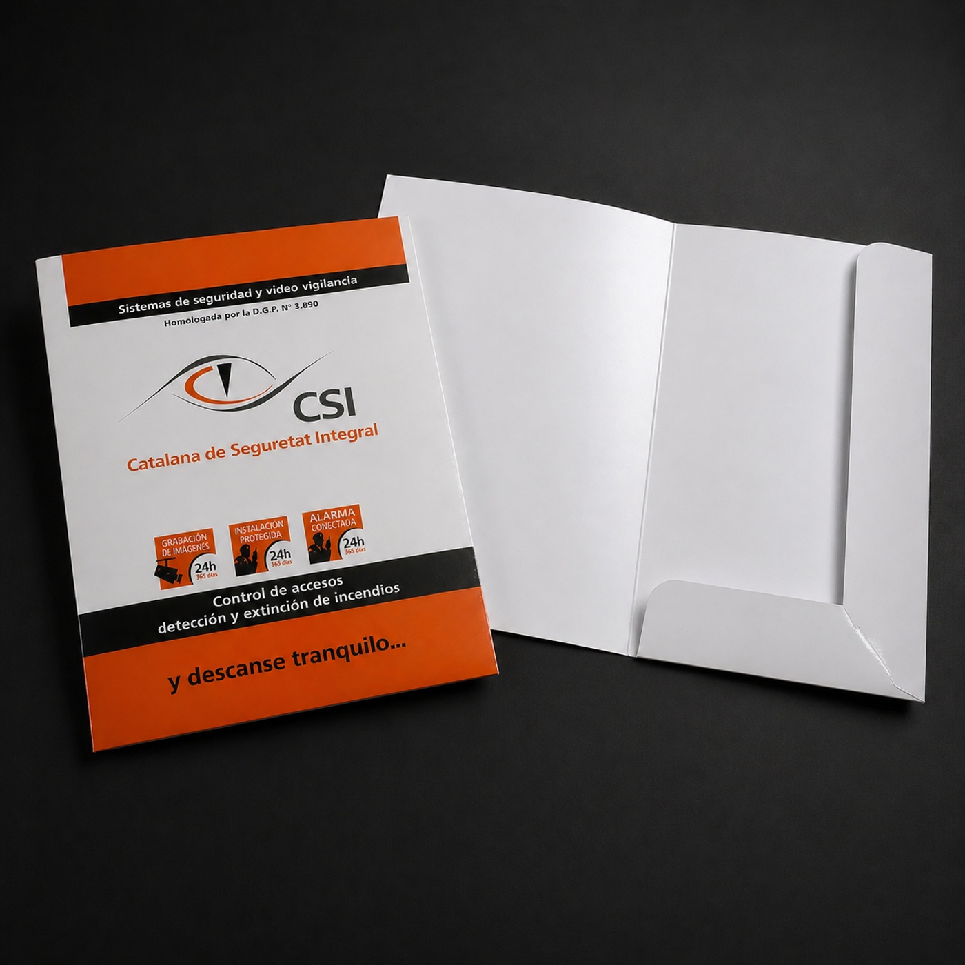 carpeta corporativa personalizada para CSI, abierta con dos solapas interiores y cerrada con impresión en negro y naranja
